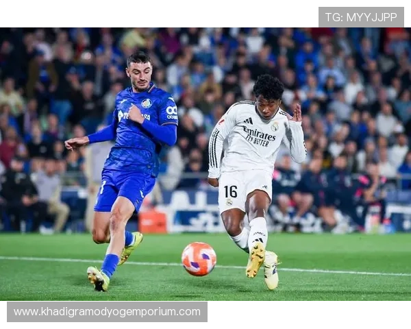 塞维利亚保级压力加剧，近期表现波动对赛季走势形成制约