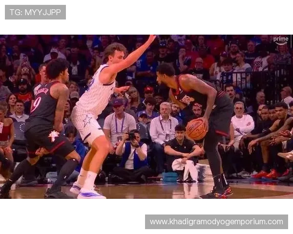 班·西蒙斯突破助攻双线提升效率，远超队内同位置球员