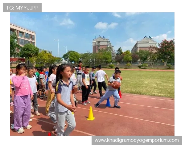 两次运球在篮球比赛中如何正确判定？避免违例的关键解析